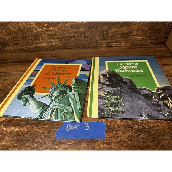 Lot Of 2 Cornerstones Of Freedom Books. Mount Rushmore The Statue‎ Of Liberty - Picture 1 of 2